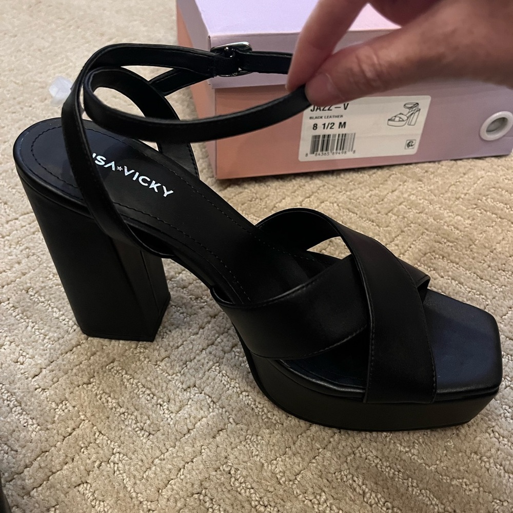 Lisa Vicky Block Heel Sandals - Picture 4 of 9
